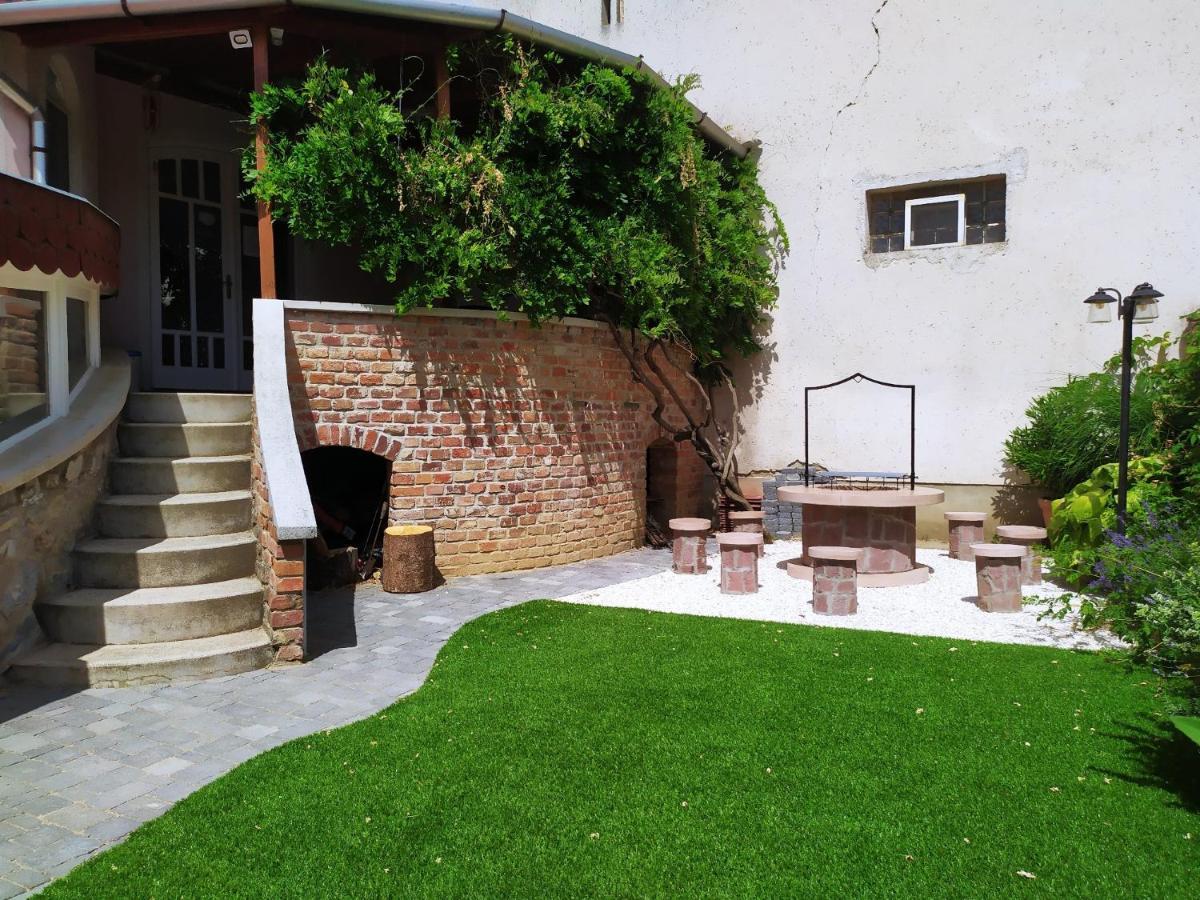 Zoli Apartmanok-Zoli Koelcsey 19 Villa Hajdúszoboszló Εξωτερικό φωτογραφία