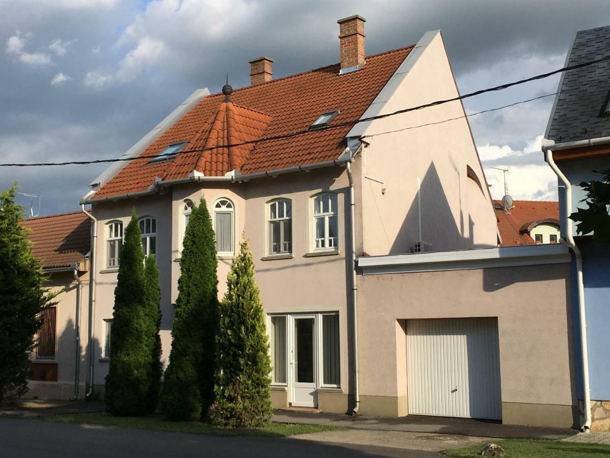 Zoli Apartmanok-Zoli Koelcsey 19 Villa Hajdúszoboszló Εξωτερικό φωτογραφία